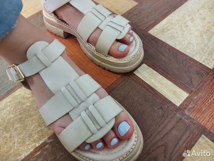 Маникюр и педикюр