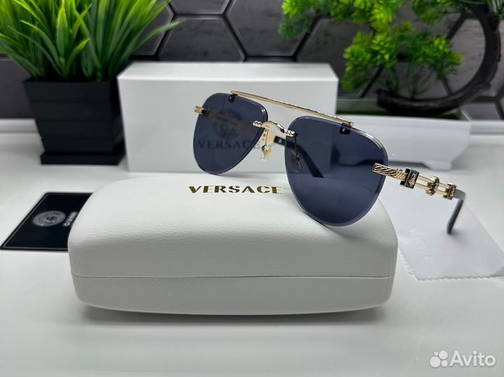 Солнцезащитные очки versace