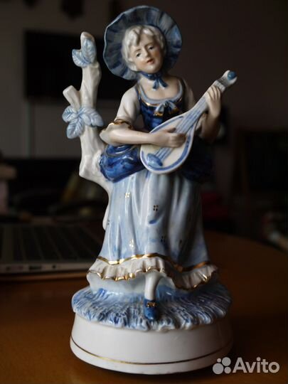 Антикварная музыкальная статуэтка 