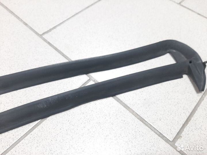 Уплотнительная резинка багажника LC 200 2007-15