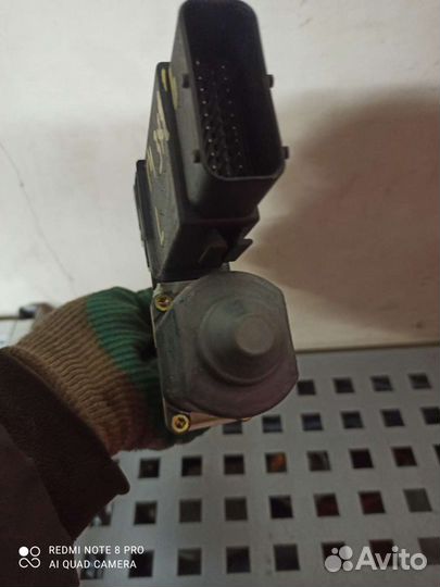 Гольф 4 (3х дверка) мотор левый оригинал