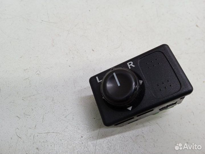 Блок управления зеркалами Nissan Maxima A33 2.0