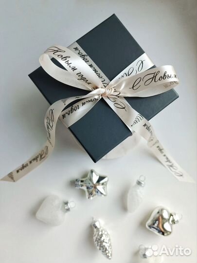 Брендированная лента с надписью логотипом