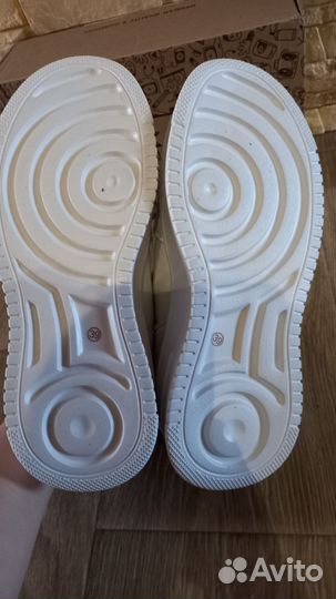 Кроссовки белые 39 размер