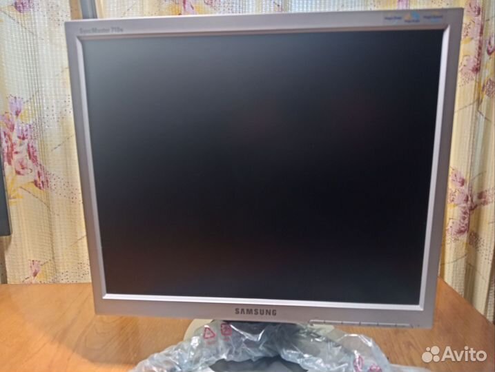 Монитор Samsung syncmaster 710n