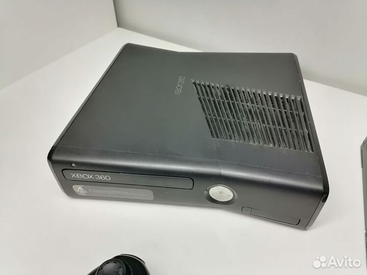 Xbox 360S+2джоя, 999игр Прошита