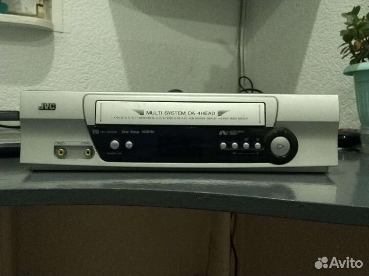Видеомагнитофон JVC