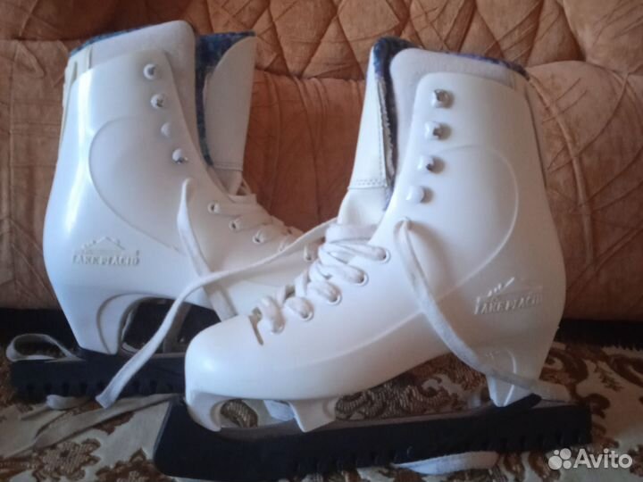 Коньки фигурные женские