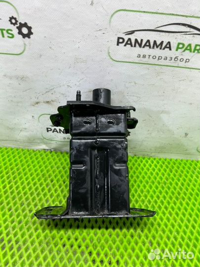 Кронштейн усилителя бампера передний левый Renault