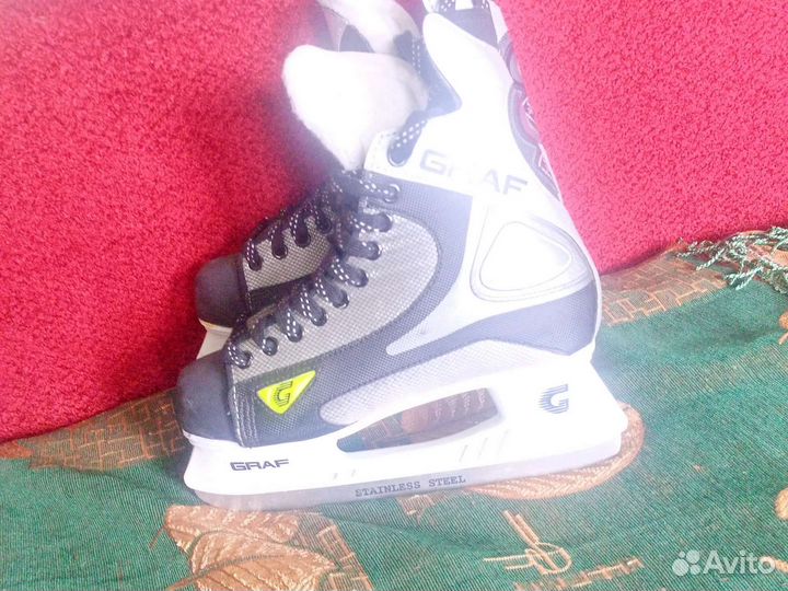 Хоккейные коньки