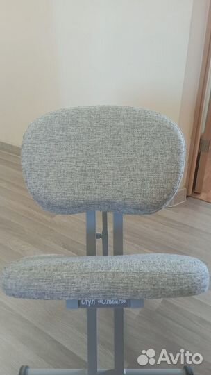 Ортопедический коленный стул для школьника