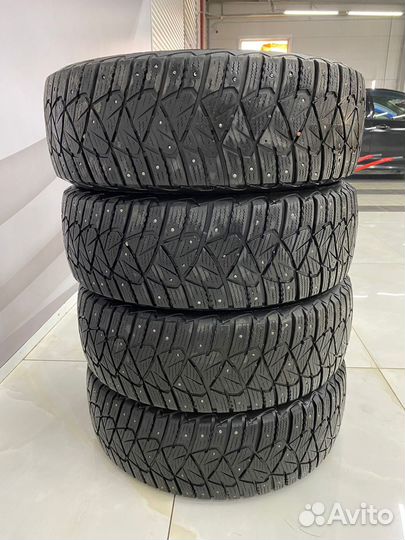 Goodyear Ultragrip 600 215/65 R16 98T