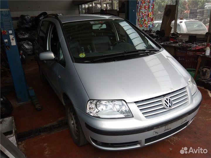 Разбор на запчасти Volkswagen Sharan
