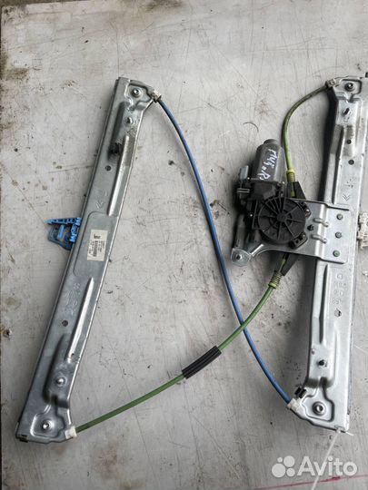 Стеклоподъемник передний правый Citroen C3 Picasso