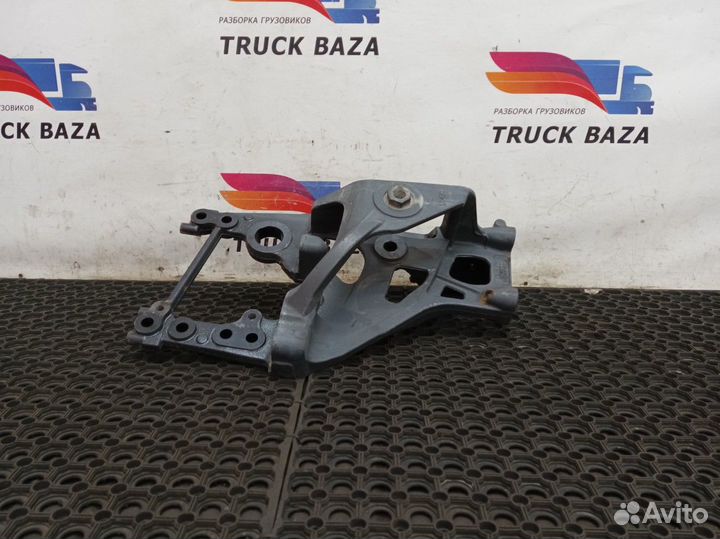 Кронштейн рессоры передний левый Daf XF106