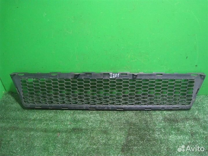 Решетка в бампер центральная Toyota Verso R2 2009