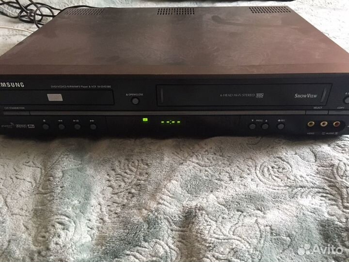Видеомагнитофон с dvd Samsung
