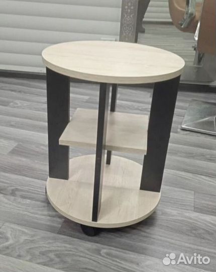 Журнальный столик на колесах