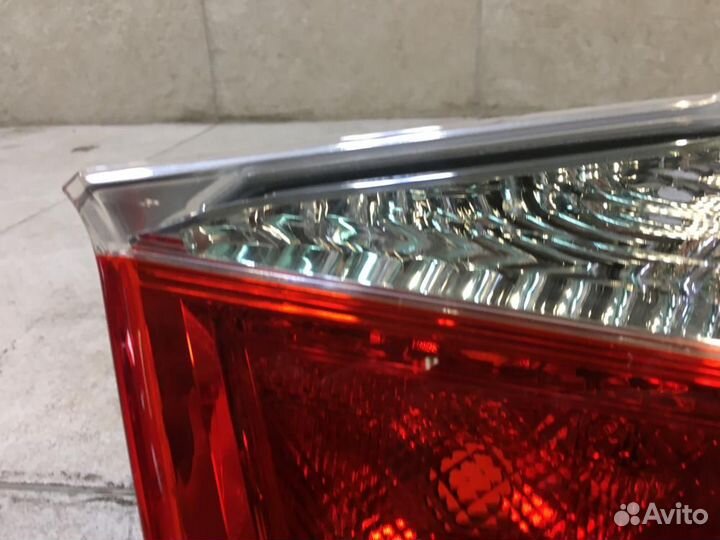 Фонарь задний внутренний правый Toyota Camry ASV50