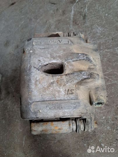 Суппорт передний на Jaguar s-type