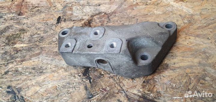 Кронштейн кпп левый Volkswagen Tiguan 2007-2011