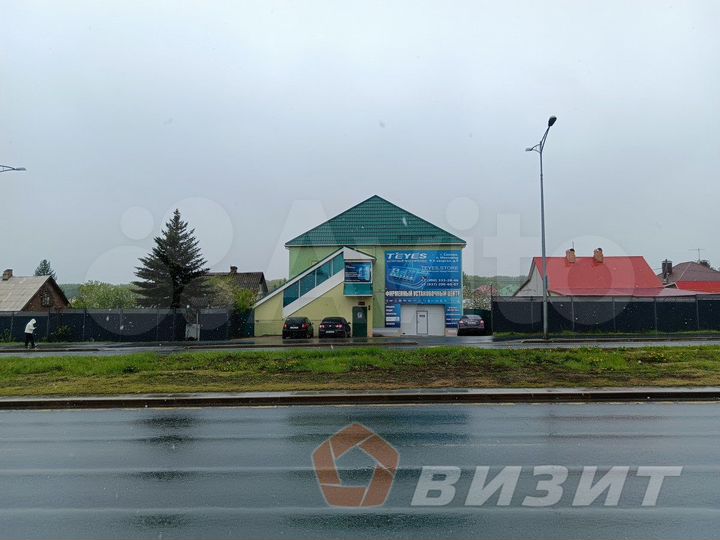 Здание с парковкой на 1 линии Московского шоссе