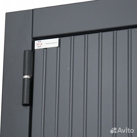 Дверь входная серая металлическая