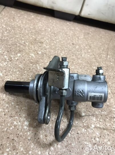 Главный тормозной цилиндр Toyota Highlander 2 3.5