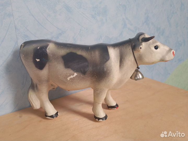 Игрушечная корова СССР
