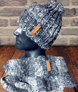 Комплект шапочка-бини И варежки (ручная работа)