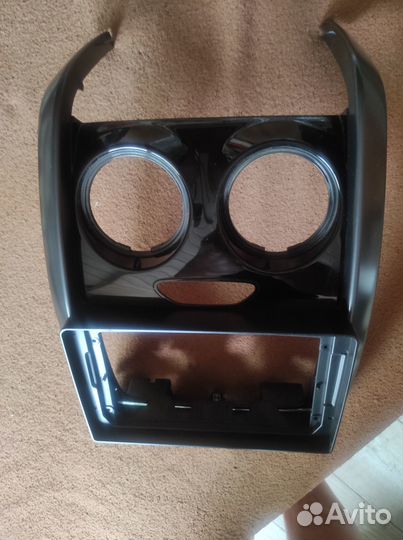 Консоль Дастер с рамкой под монитор 2 din