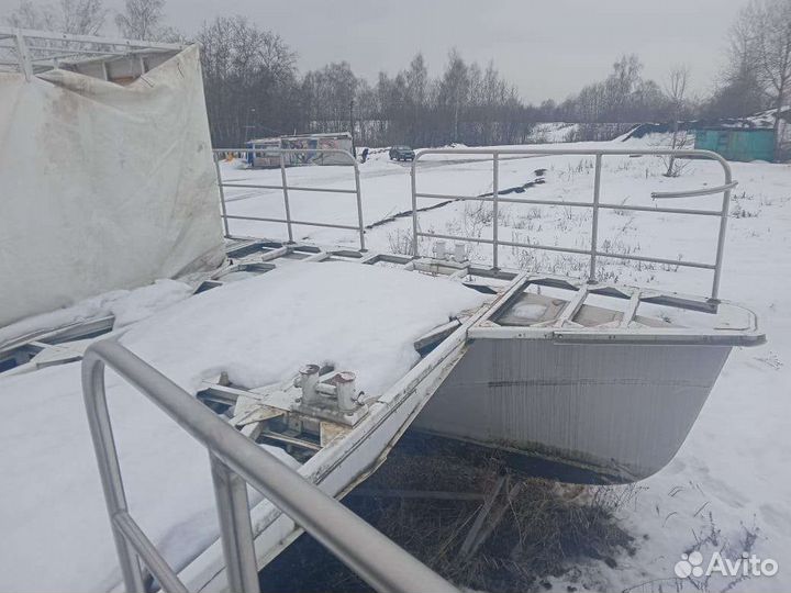 Катамаран хаусбот