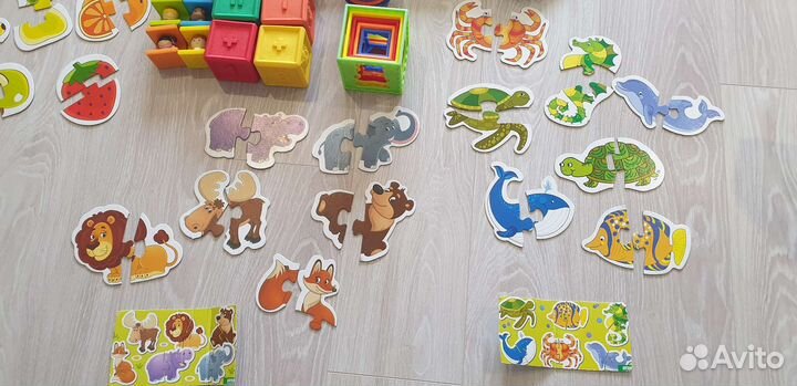 Развивающие игрушки для малышей пакетом