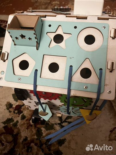 Бизиборд домик