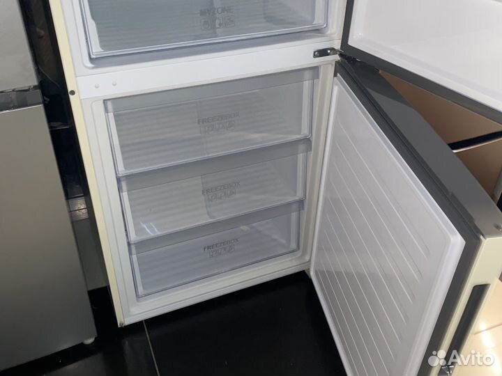 Новый холодильник Haier c4f744ccg