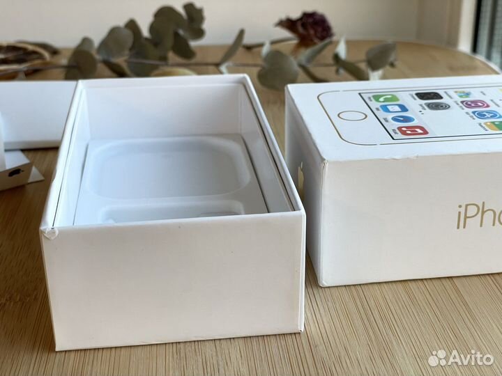 Коробка от золотого iPhone 5s 32 gb наклейка Apple