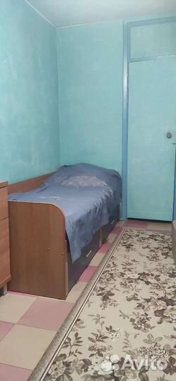 Кровать и стол