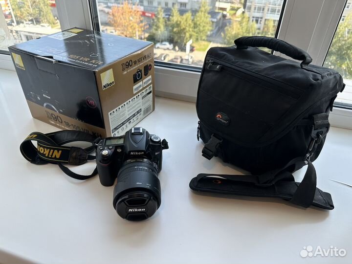Зеркальный фотоаппарат Nikon D90