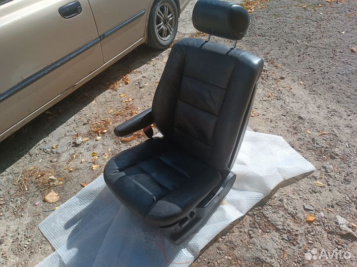 Передние сиденья от BMW