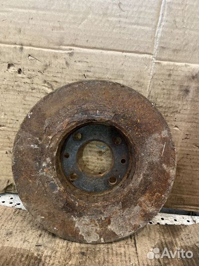 Диск тормозной передний левый Renault Sandero 2