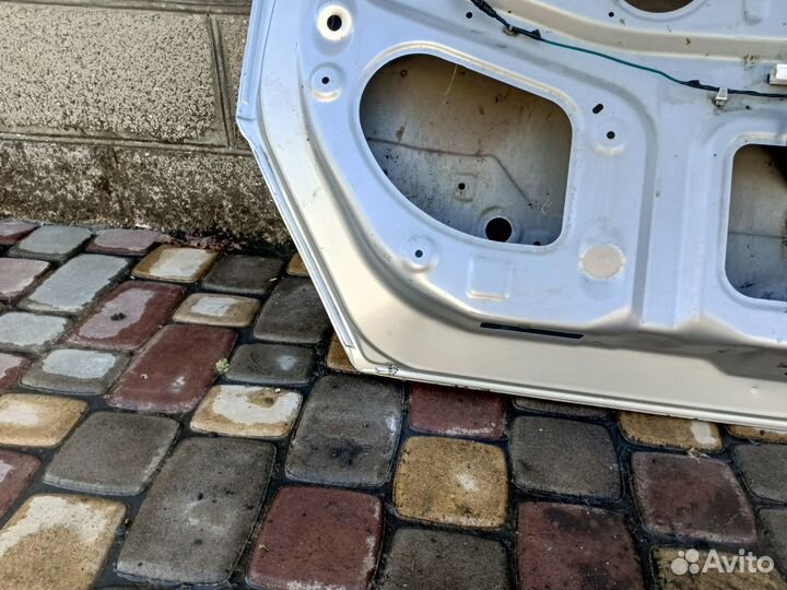 Дверь багажника