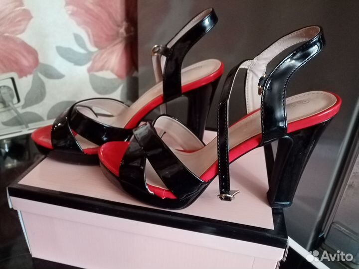 Продам босоножки