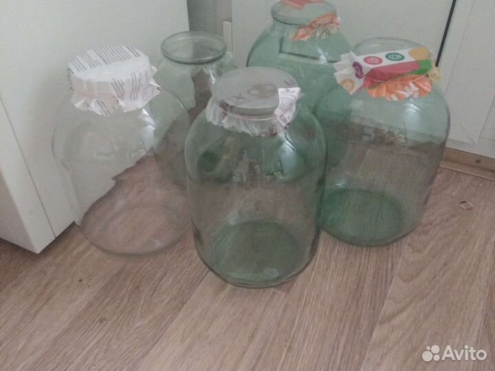 Стеклянные банки и бутылки