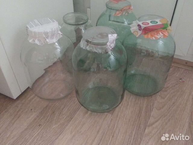 Стеклянные банки и бутылки