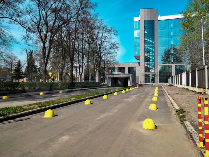 Офис с полной отделкой и видом на Ауру