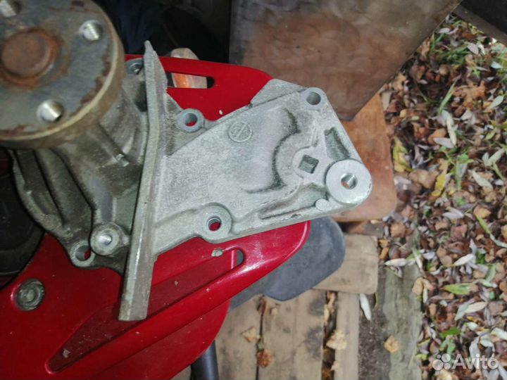 Помпа на Ford 1406479