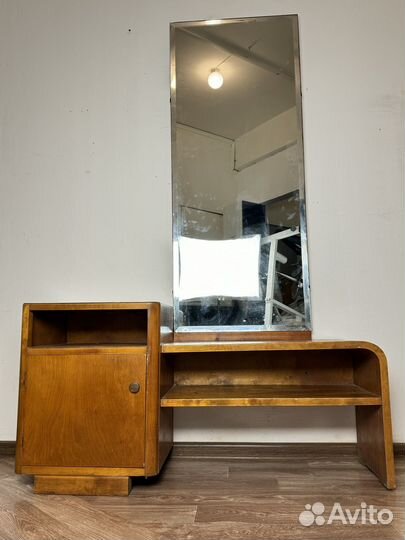 Винтажное трюмо и тумбочки