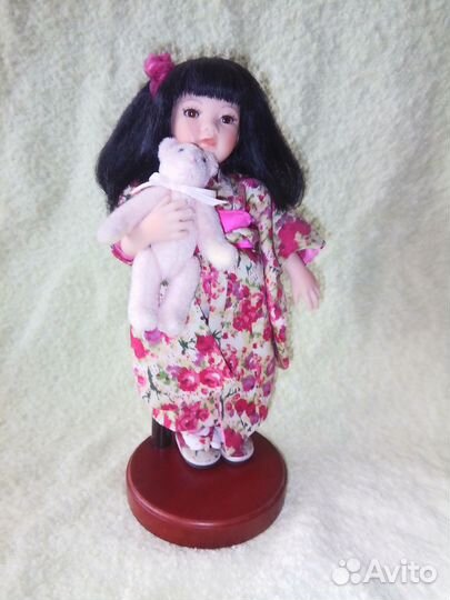 Кукла фарфоровая коллекционная Paulinette Айко