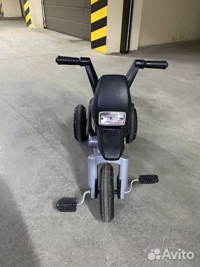 Трехколесный велосипед bmw