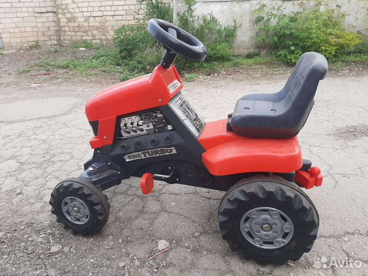 Трактор с педалями и прицепом